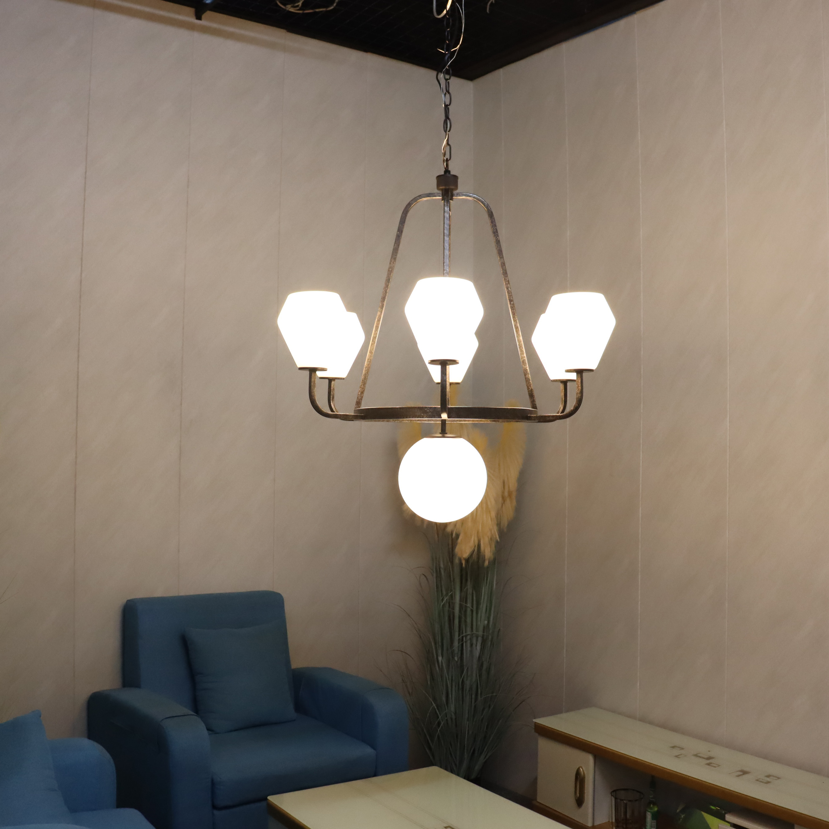 New retro chandelier American living room lamp simple and atmospheric glass restaurant lamp warm and romantic new bedroom lamp