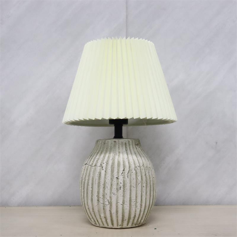 Ceramic table lamp with vertical linen strip