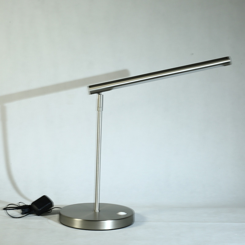 Silver Electroplated Simple light luxury children’s reading lamp