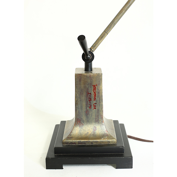 Vintage crafted antique European style table lamp