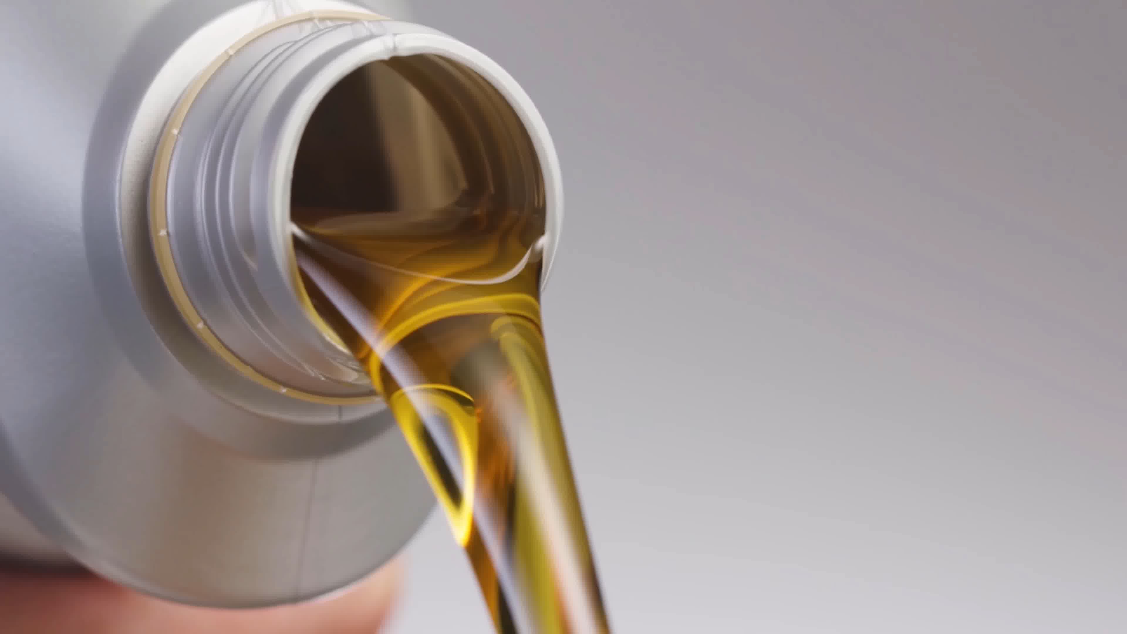 Hydraulic Oil Maintenance Tips To Boost Equipment Performance