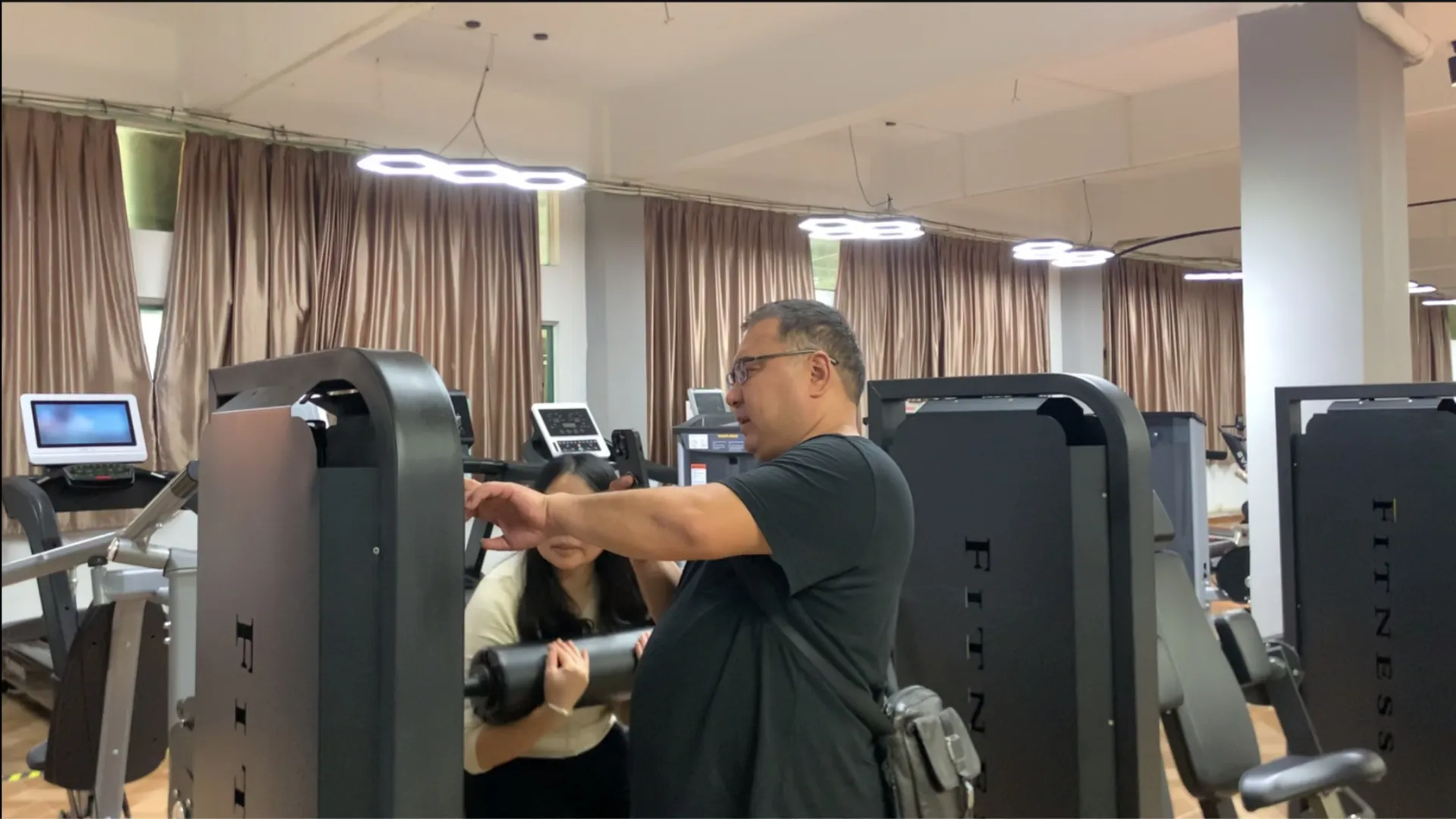 the-cooperation-between-kyrgyzstan-customers-and-ganas-for-600sqm-gym(3)_lkcLzG4H.png