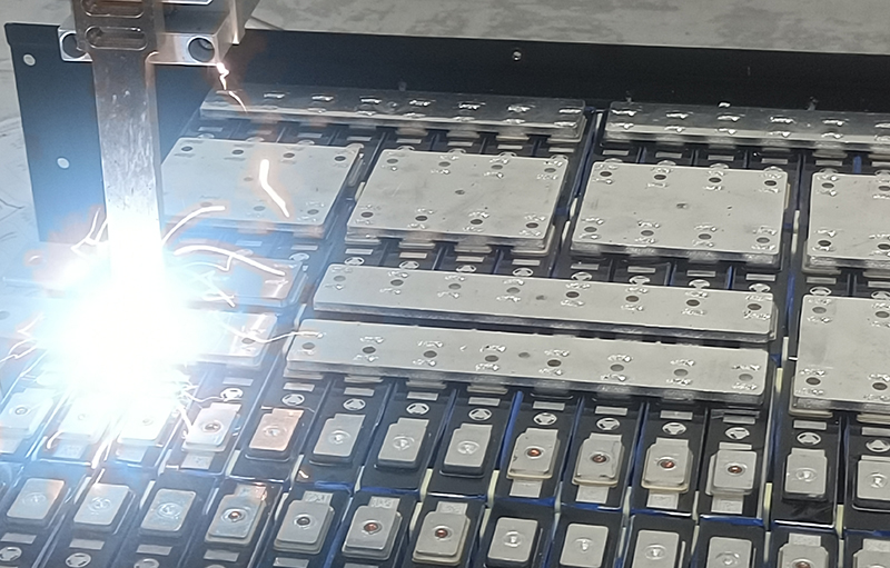 https://image.jumitop.cn/www.haiwei-laser.com/2025/07/30/image_folder/激光焊接铝排2_43d0Pxei.jpeg