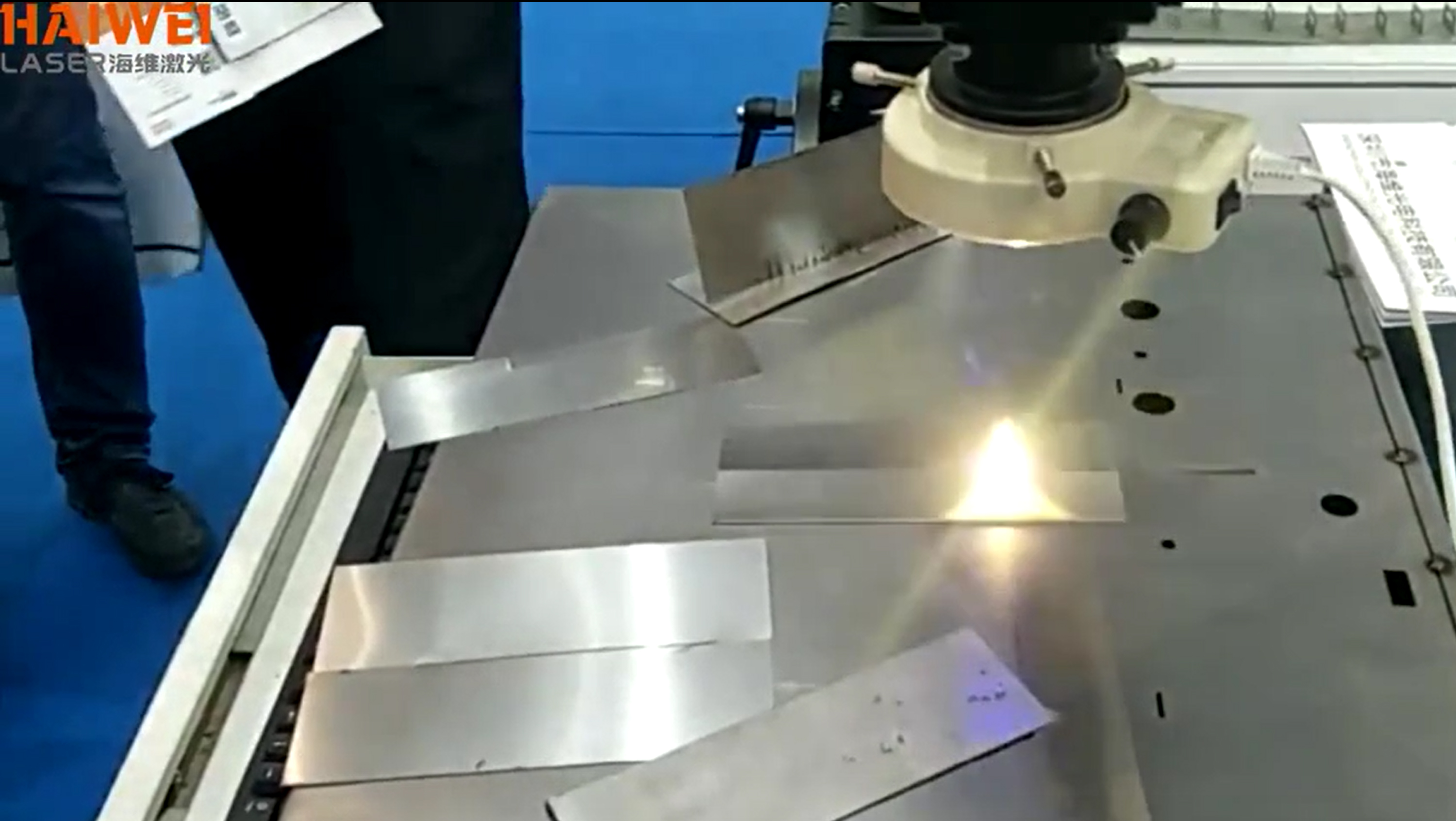 Continuous laser welding machine