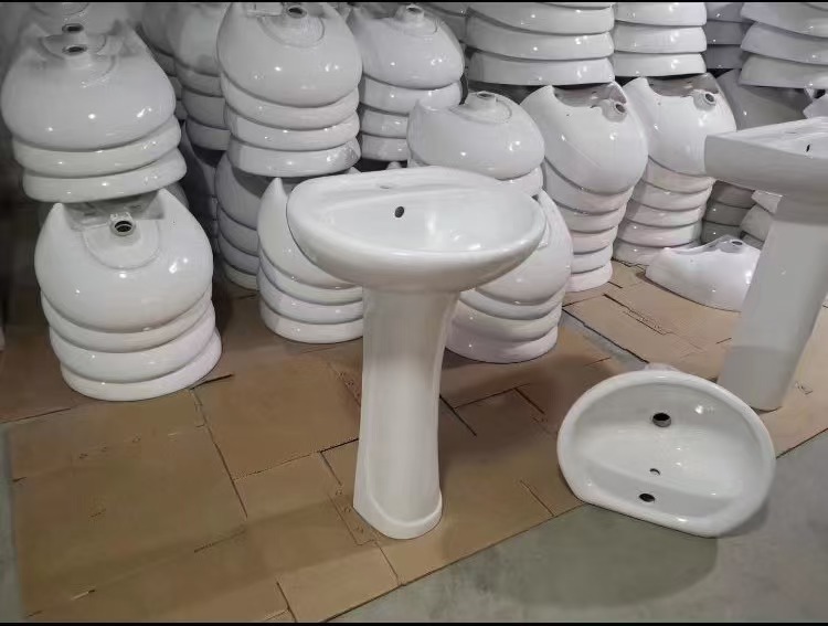 D601Basin, toilet with matching sink