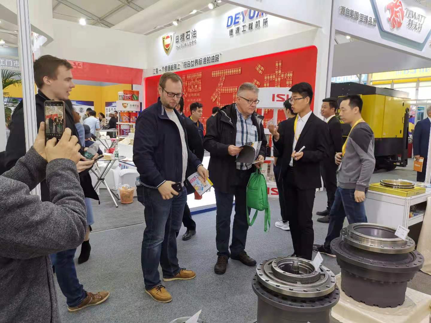 Understanding Swing Motor Diversity: Design, Function, and Applications in Heavy Machinery}