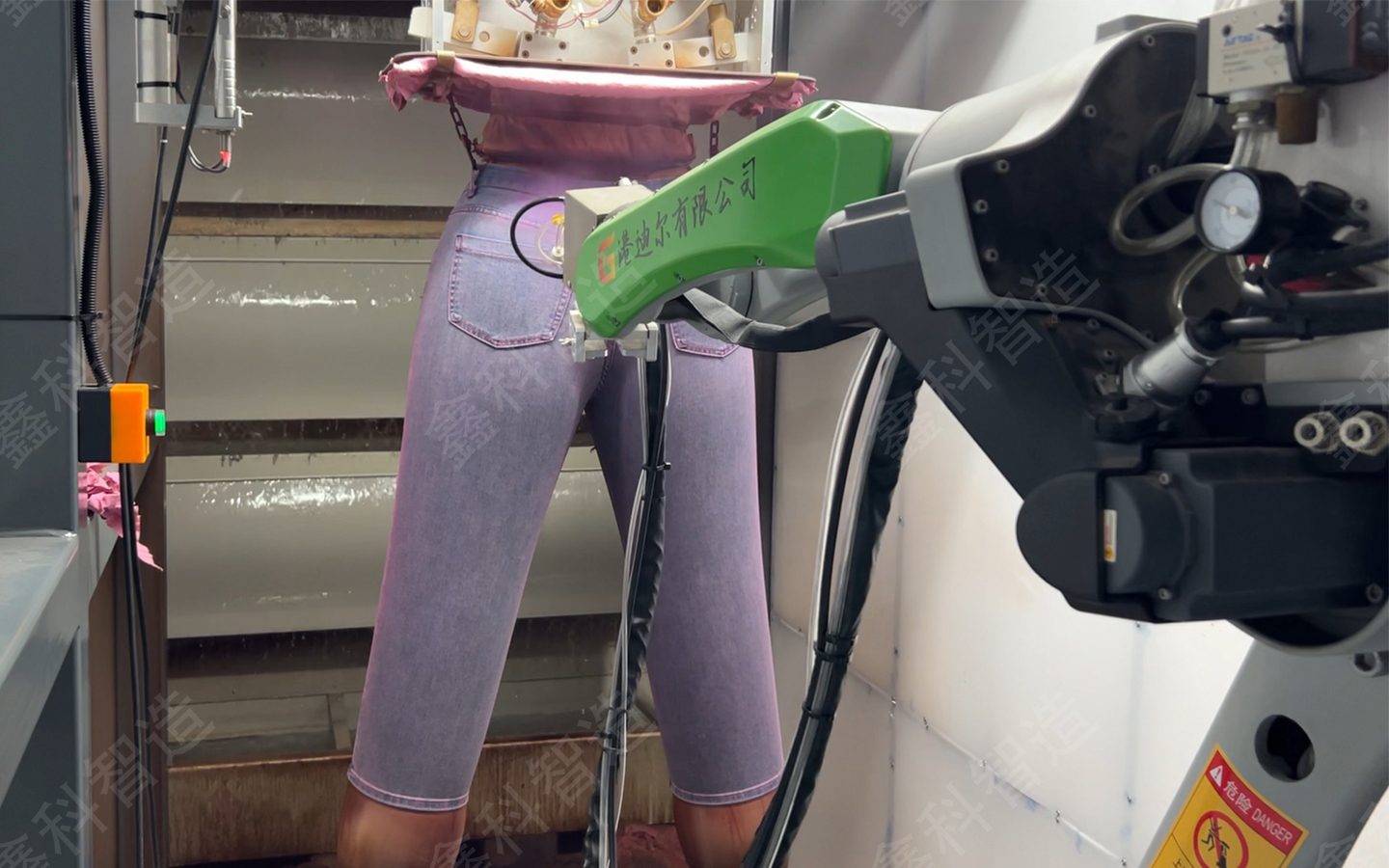 Shincoim Jeans Spray Coating Workstation | Empowering Enterprises with a New Path to Efficient Production