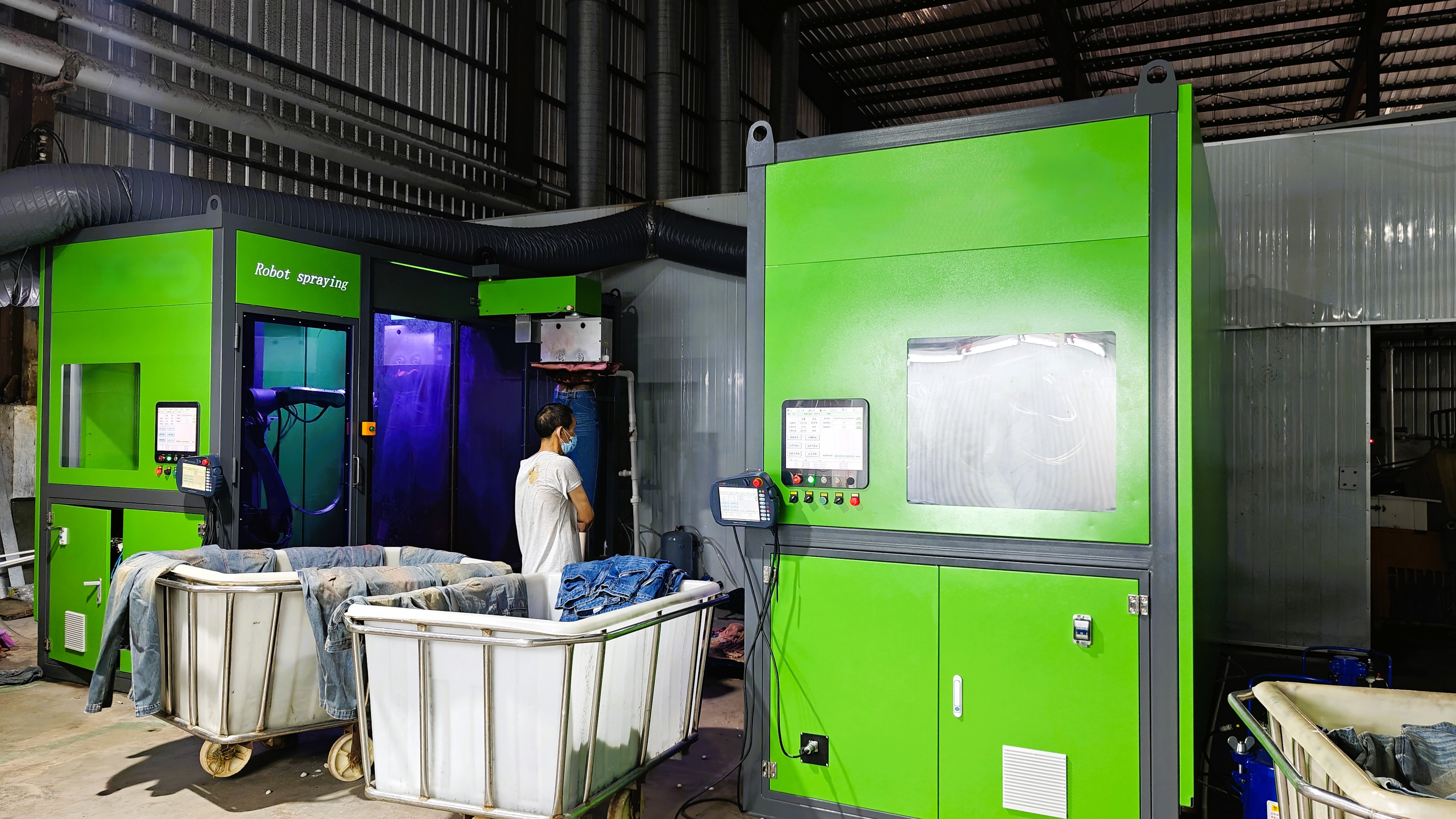 Jeans spray painting workstation