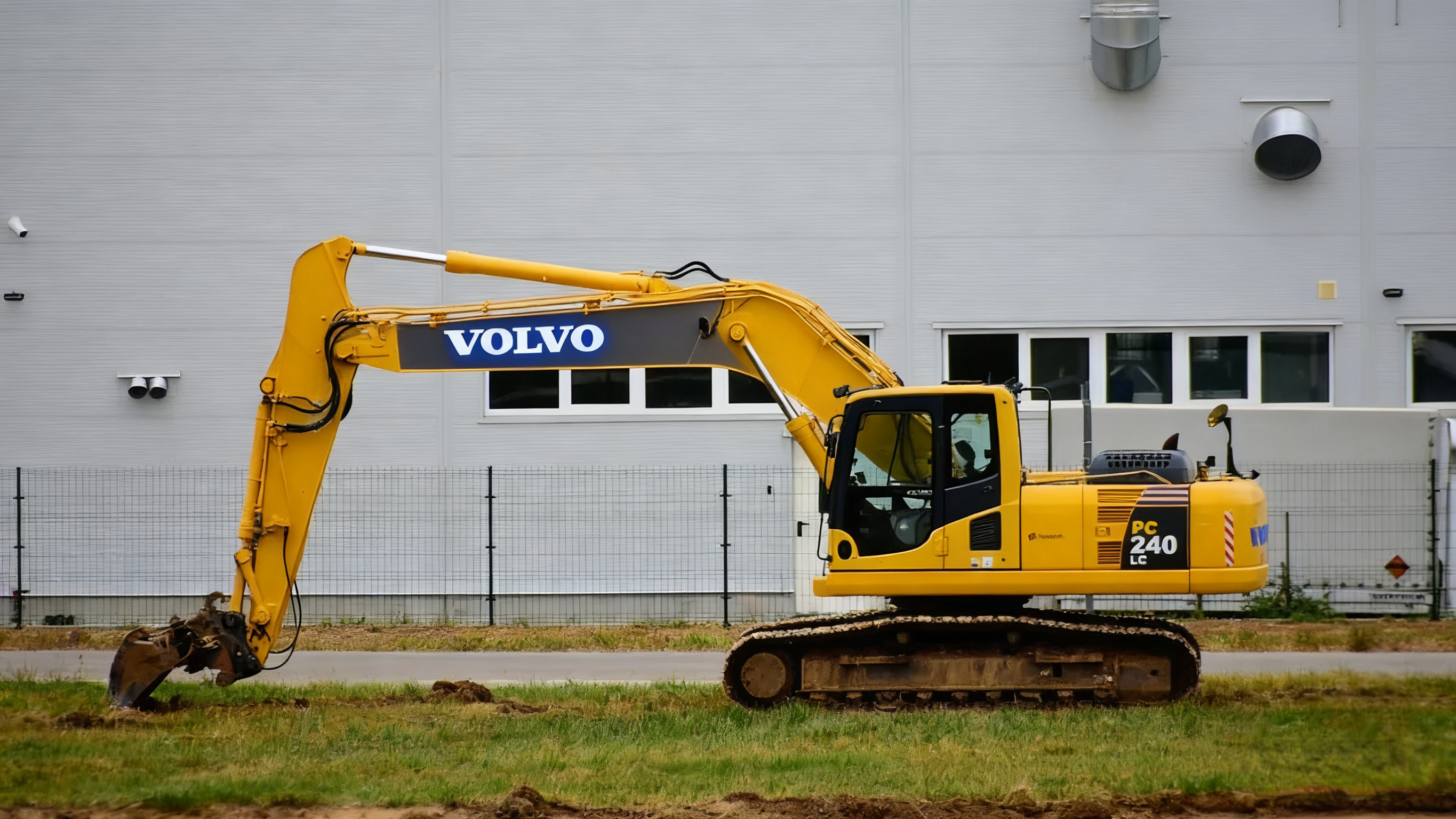 How Different Excavator Parts Inside Collaborate for Smooth Operation